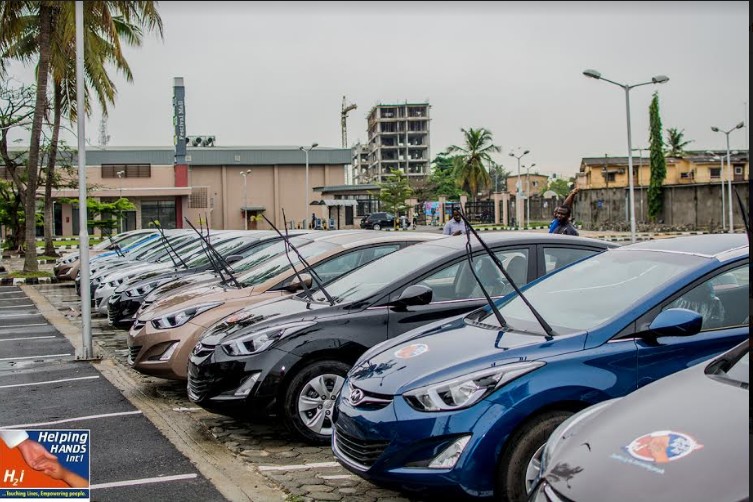 HELPING HANDS HONOURS LEGENDS AND AWARDS HER OWN WITH CARS AND CASH