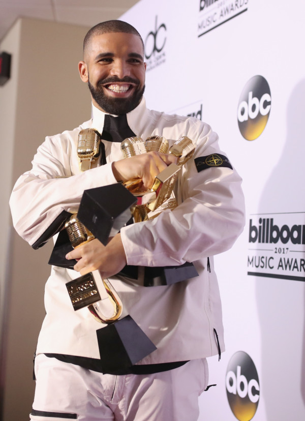 Drake Makes History As He Becomes First Artiste To Hit 10 Billion Streams On Apple Music