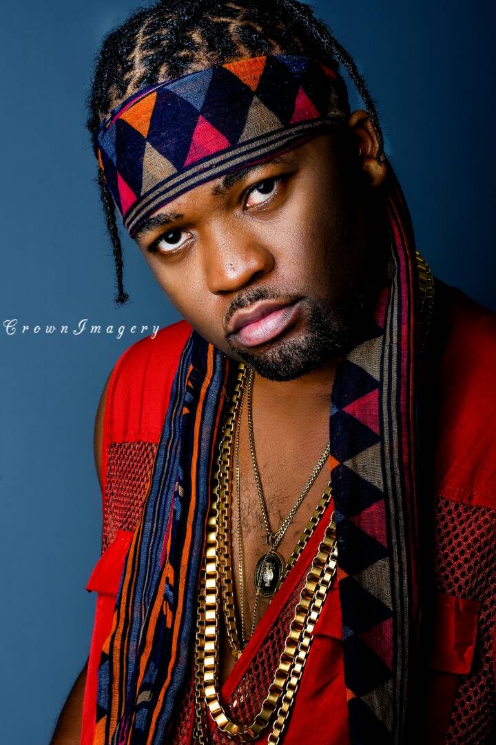 MO Eazy Celebrates his birthday with newly released hot&sizzling photos.