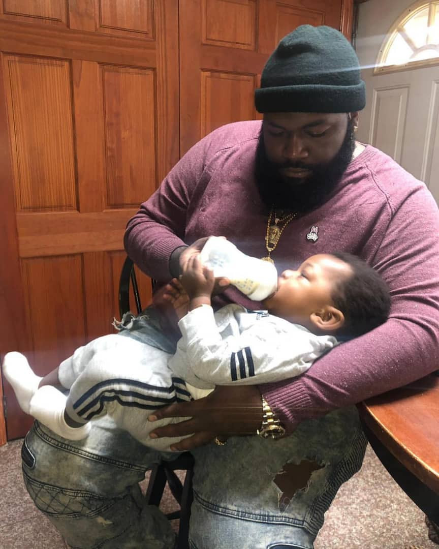 [PHOTOS] Special Spesh Shares Cute Photos of Himself Bottle-feeding His Son