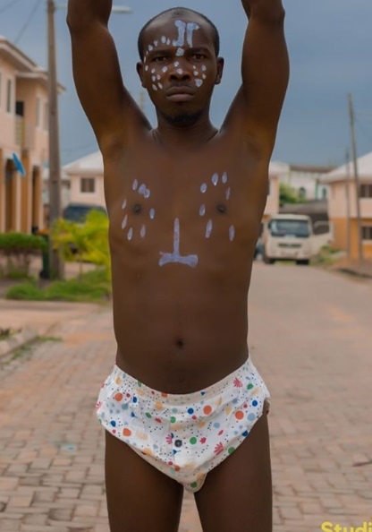 Yoruba actor, Ijebu strips for the gram (photos)