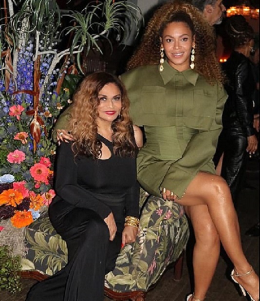 Beyonce poses with mum, Tina Lawson in new photo