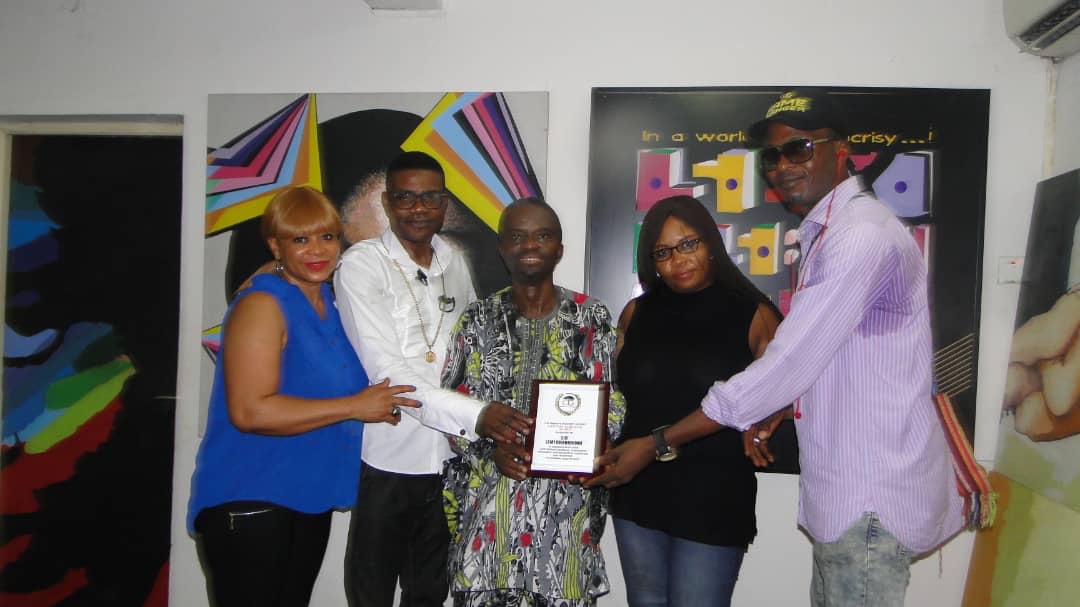 Lemi Gharioku receives The Lifetime Achievers Award from CIG