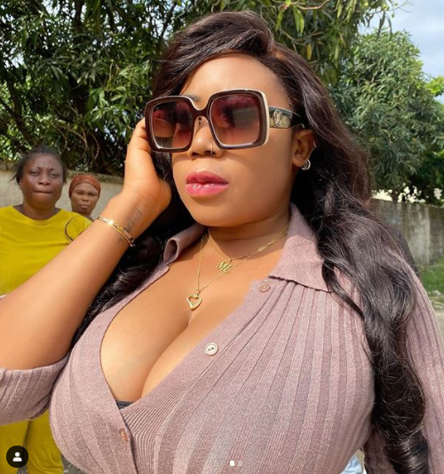 What is the name of the vitamins you are taking! Fans ask Moyo Lawal has her breasts becomes really big [photos]