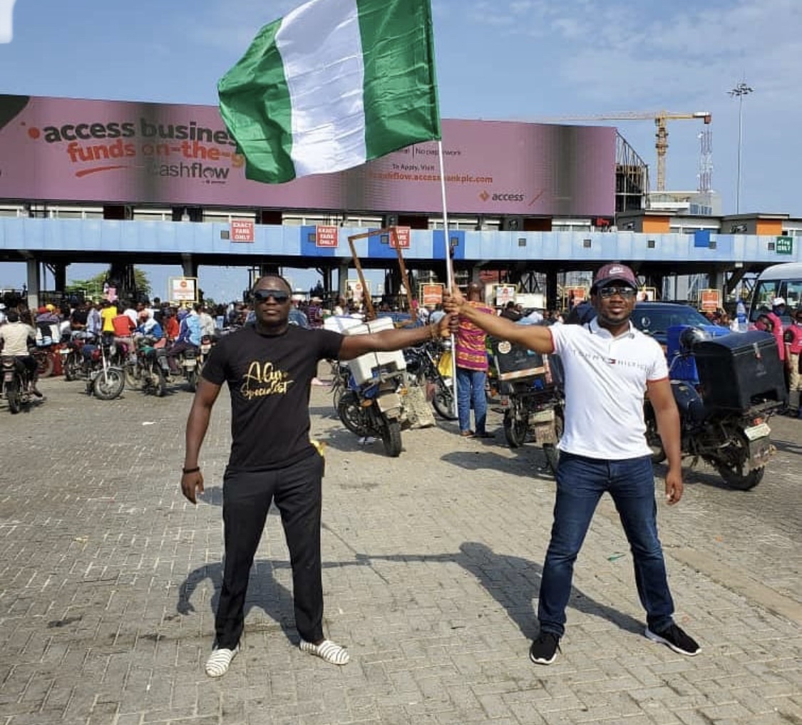 Beejay Sax , Laolu Gbenjo & other gospel music artistes joins the #Endsars #EndSwat protest.