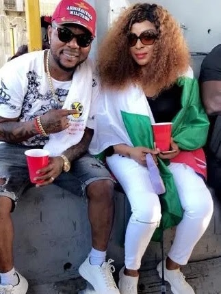 Oritsefemi and wife step out for #Endsars protest after reconciliation [photo]