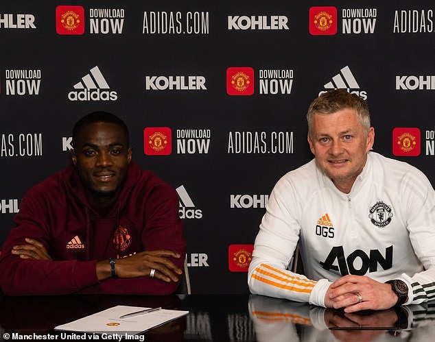 Manchester United defender, Eric Bailly signs new contract to stay at the club until 2024