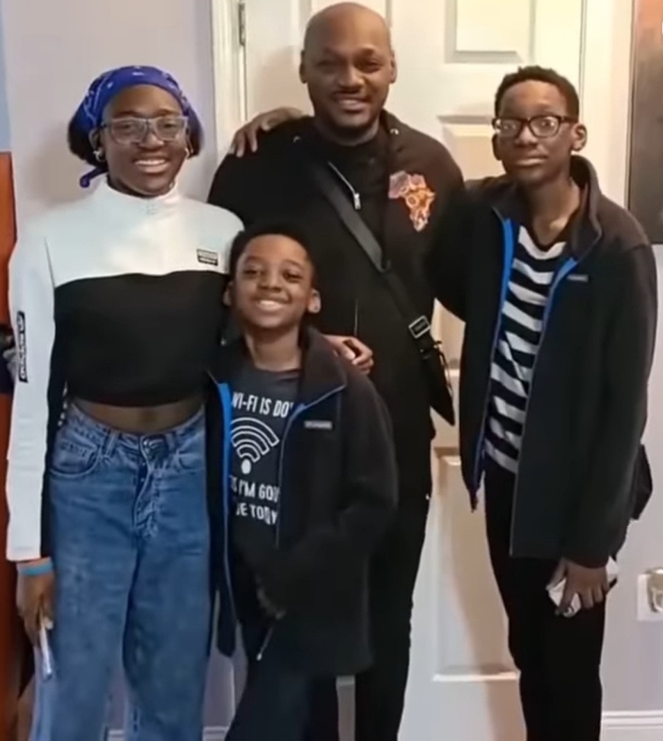 Singer , Tuface Idibia reunites with his and Pero Adeniyi’s kids
