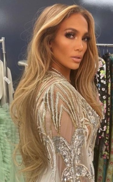 51 year-old J.Lo shows Alex Rodriguez what he’s missing
