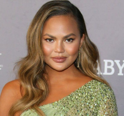 Chrissy Teigen apologizes for engaging in online trolling