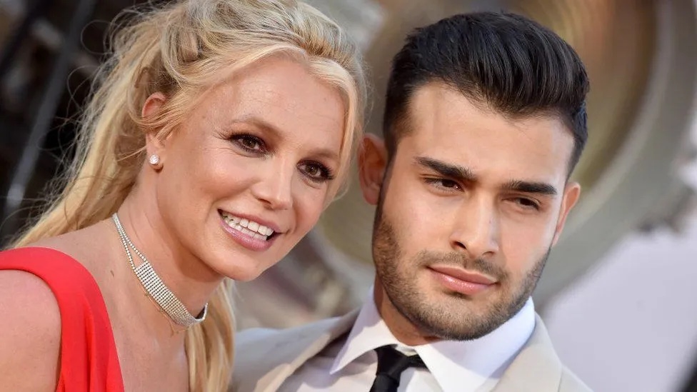 Britney Spears announces engagement to Sam Asghari