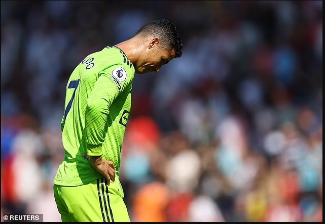 Cristiano Ronaldo ”expresses anger for having to take a 25% pay cut after Manchester United missed out on a Champions League spot”