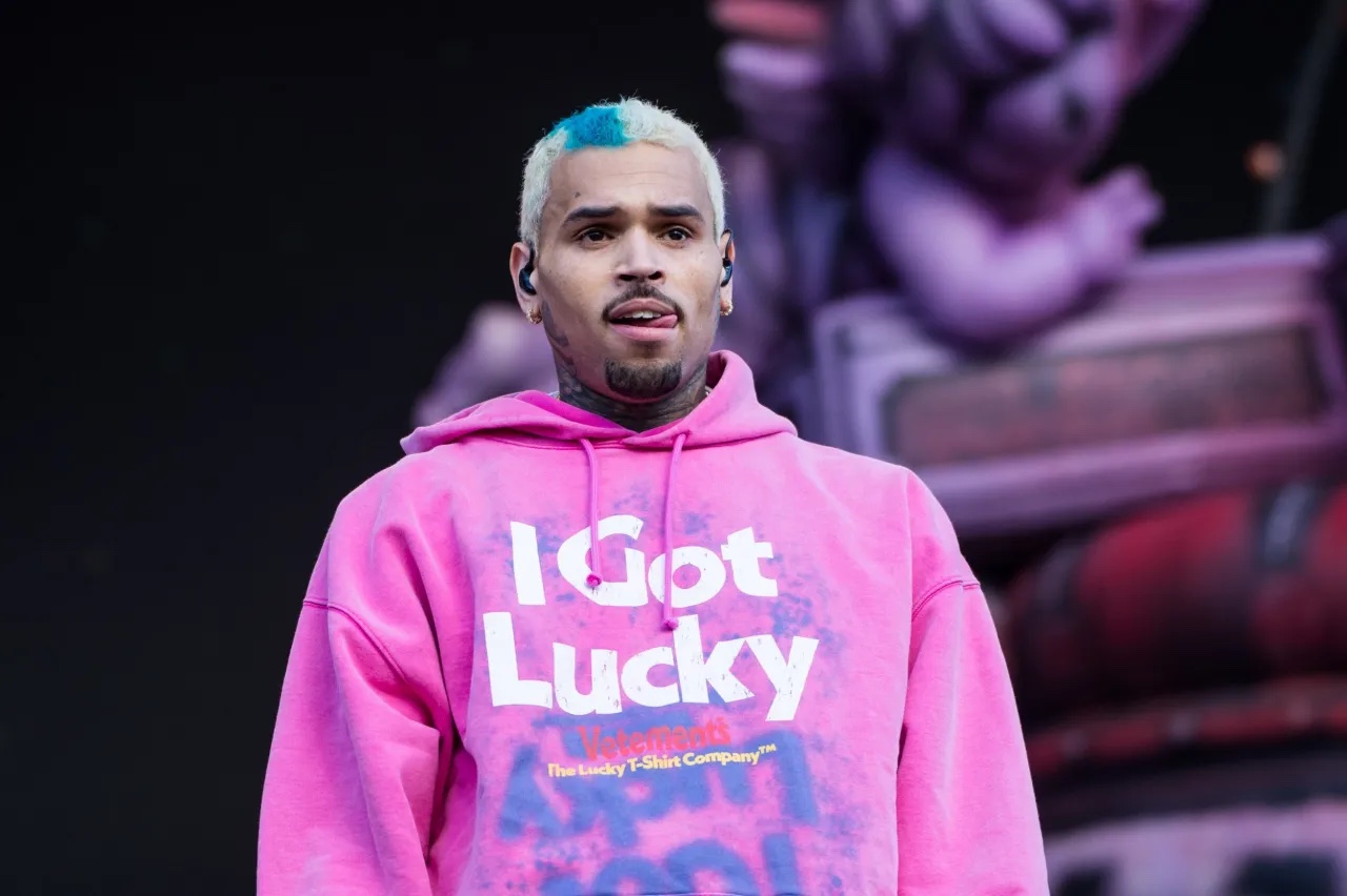 Chris Brown ‘faces arrest if he returns to Britain’