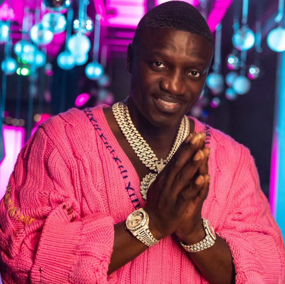 “Stay away from people who benefited from you but act like you’ve never given them anything” Akon warns