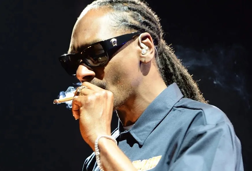 Snoop Dogg announces he’s quitting smoking