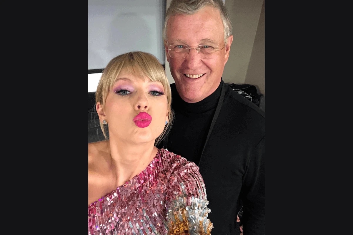 Taylor Swift’s dad accused of assaulting photographer