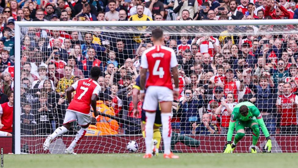 Arsenal 3 v 0 Bournemouth: Arsenal beat Bournemouth to move four points clear