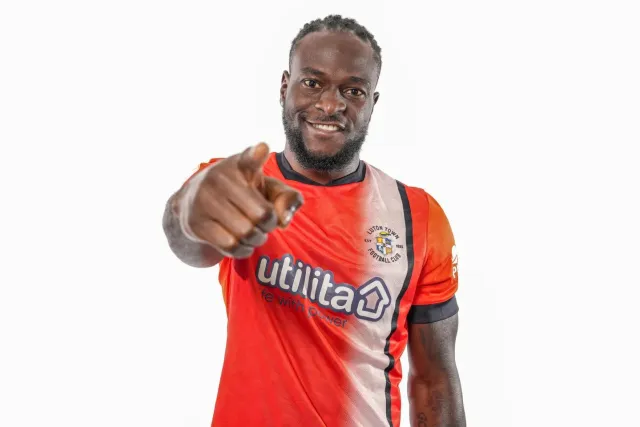 Luton Town signs Ex Super Eagles player, Victor Moses