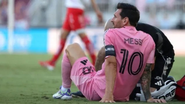 Messi out indefinitely with ‘minor muscle injury’