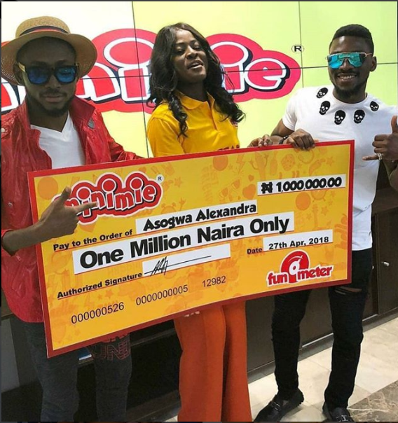 BB Naija 2018 Finalist Alex Gets Emotional As She Receives Her Prize Money From Minimie