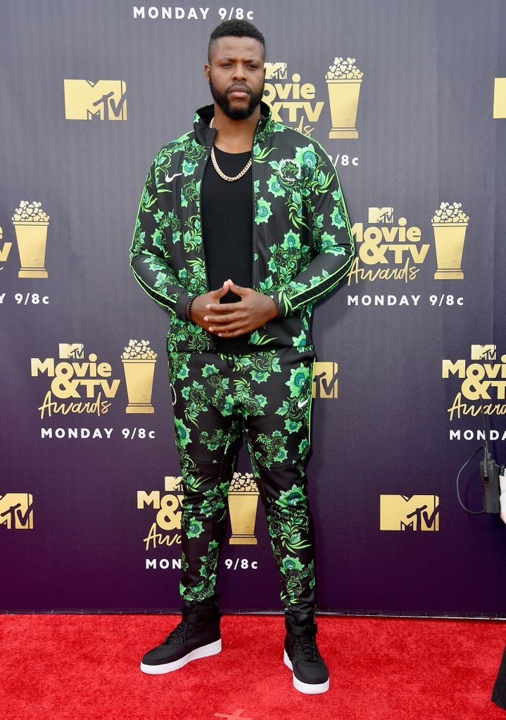 Black Panther Actor, Winston Duke Rocks Super Eagles ‘Aso Ebi’ To The 2018 MTV Movie Awards