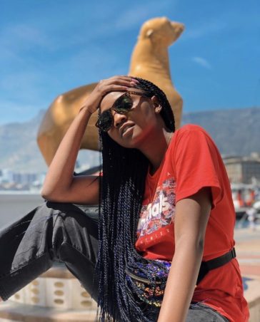 Simi Goes On A Twitter Rant About Nigeria