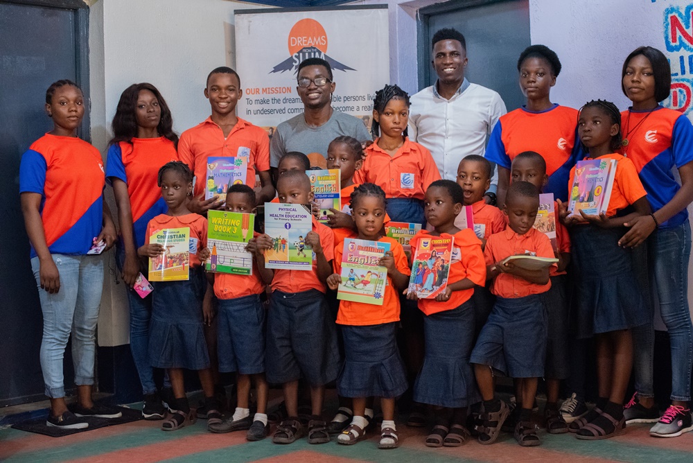 Babalola Idowu Foundation gives out scholarships in Ajegunle!