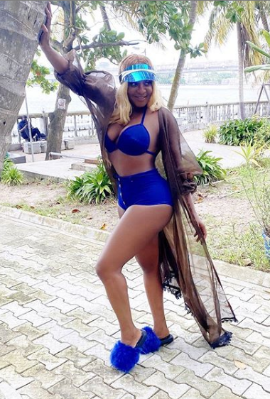 Ini Edo puts that banging body on display again
