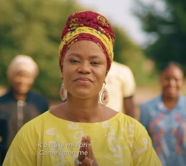 Award winning Nigerian Gospel Artist, Sola Allyson has released the visuals for her single, “Ebe”