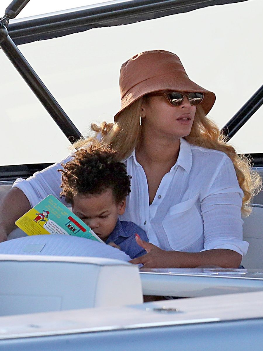 Photos: Beyonce and Jay-Z seen on holiday with their children