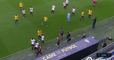 Racism: Valencia players walk off pitch against Cadiz