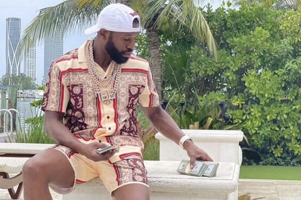 Floyd Mayweather sued for $400,000 for allegedly failing to pay jewellery bill