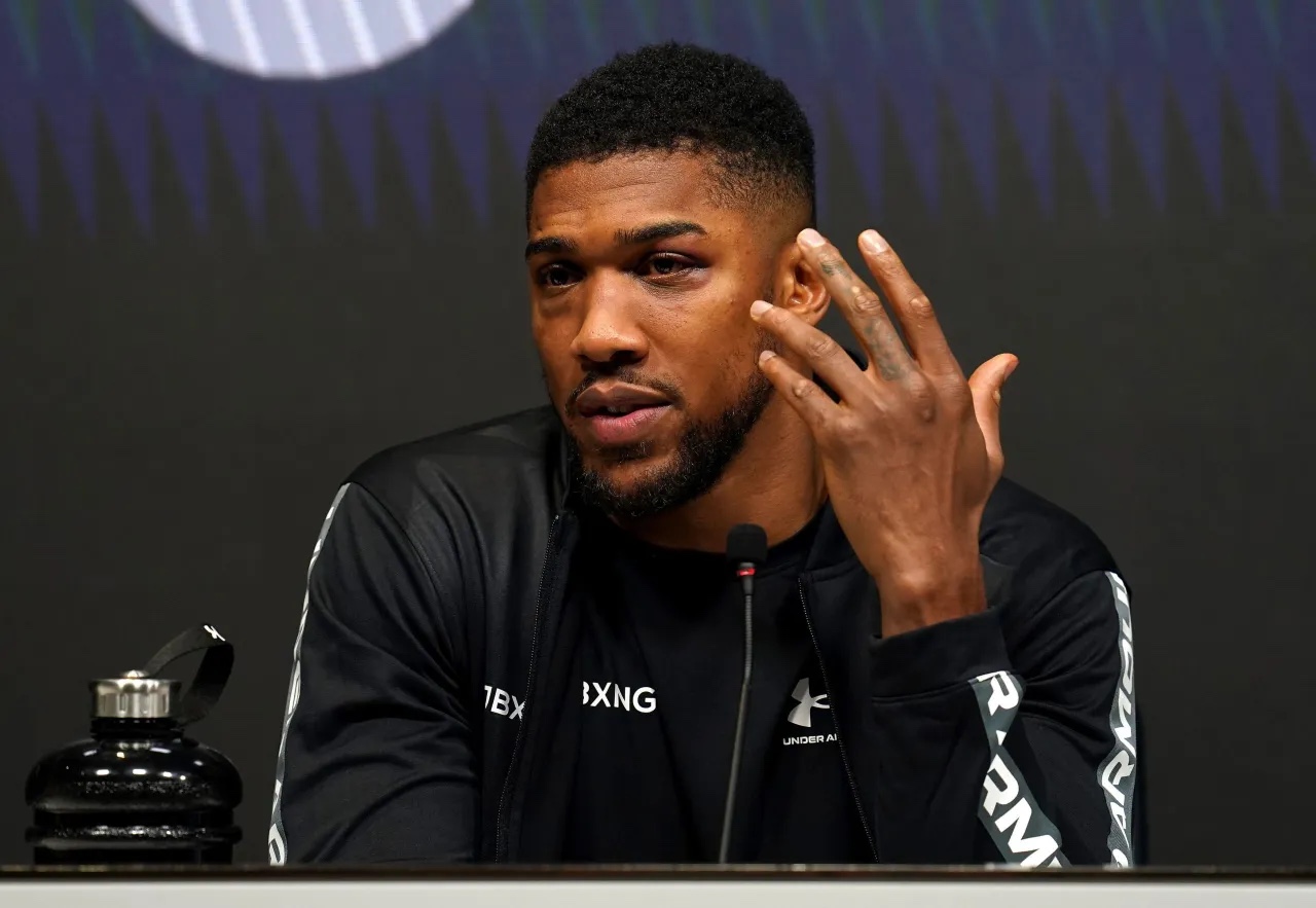 Anthony Joshua announces he is willing to fight Deontay Wilder next year