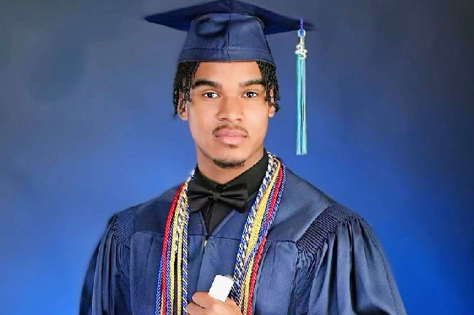 Teen sets world record with $9m in scholarships from 125 schools