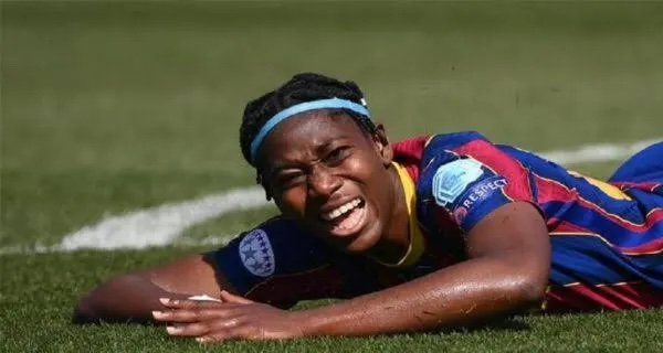 Fans Panic as Oshoala cops injury ahead UCL final