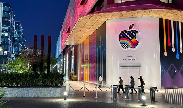 Apple hits $3trn market value