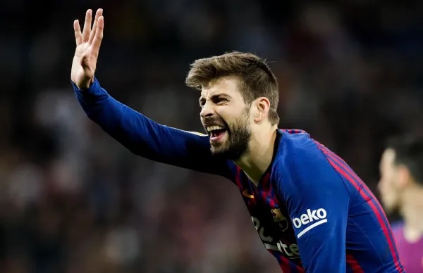 Gerard Pique announces shock return to football