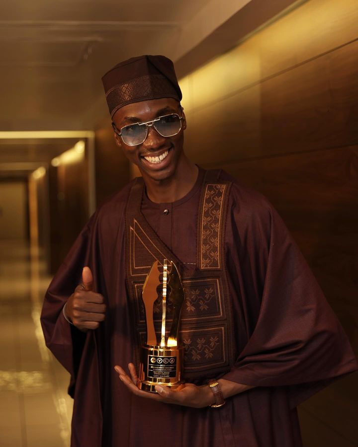 Layi Wasabi celebrates win at AMVCA award