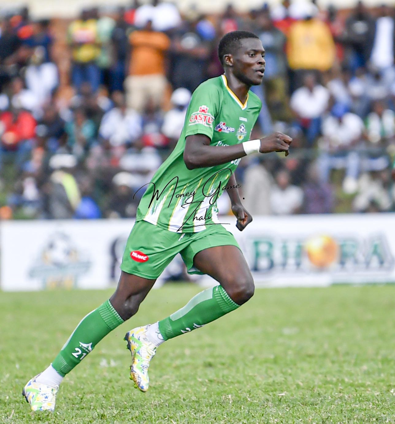 Zimbabwean football star reportedly fakes injury to spend time with girlfriend