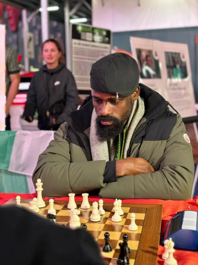 Tunde Onakoya breaks Chess World Record