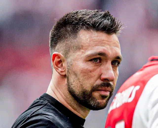 Francesco Farioli resigns as Ajax manager