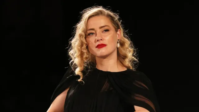 Amber Heard welcomes TWINS