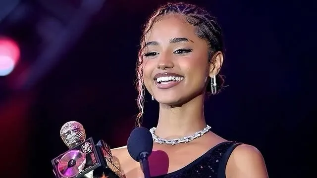 Tyla wins Afrobeats Artiste of the year at AMAS 2025