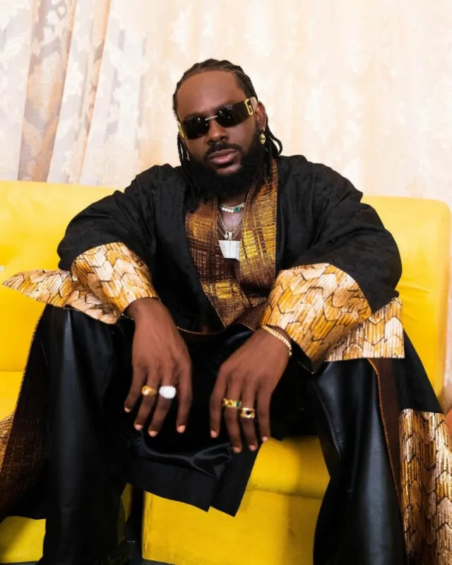 Adekunle Gold rewards 1st class graduates with N250k each