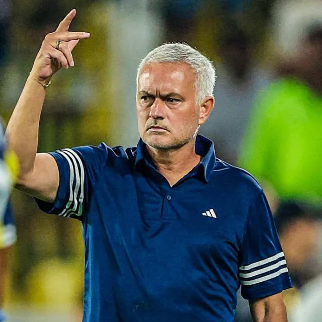 José Mourinho leaves Fenerbahçe