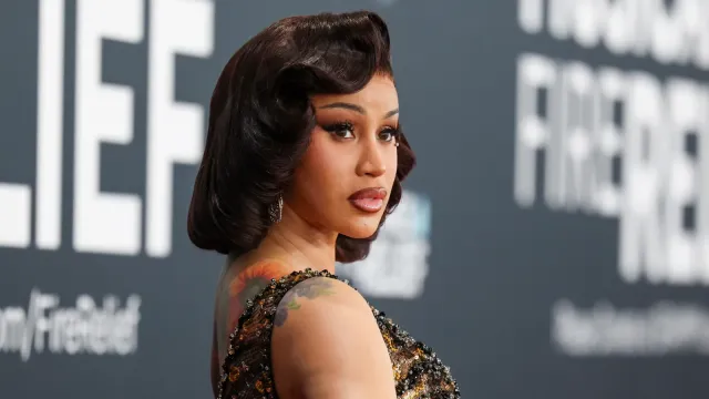 Cardi B insists she never touched security guard