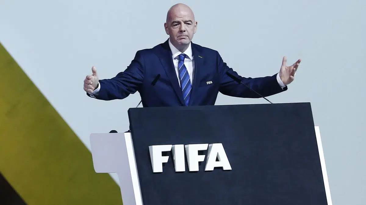 FIFA wants injured players to stay off the field for one minute