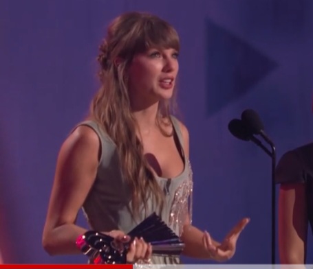 Taylor Swift  credits fiancé Travis Kelce for her award-winning album