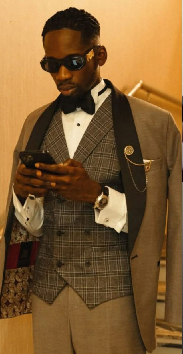 Mr Eazi turns down offers from Olamide’s YBNL and Jay-Z’s Roc Nation