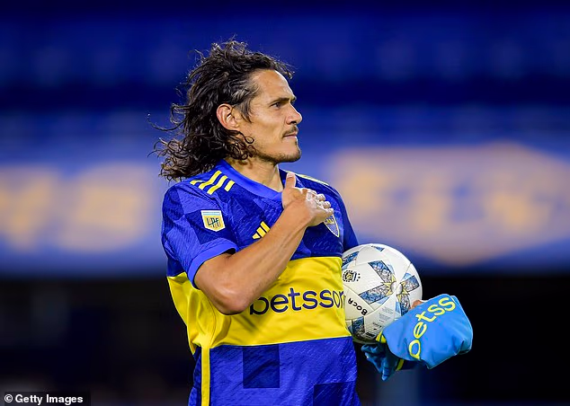 Former Man United star Edinson Cavani tears up his contract in Argentina